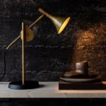 Megafon bordslampa