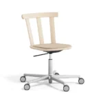 Alt stol med snurr och hjul klädd sits