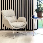 Milo Låg fåtölj metallben