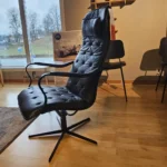 Chic snurrfåtölj med pall från Bröderna Anderssons/Reapris 13.900:-