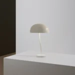 Curve metall bordslampa