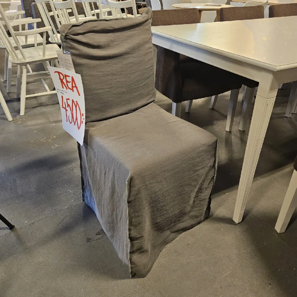 Relaterad produkt: Matstol Ghost 23 från Gervasoni/Reapris: 4500:-