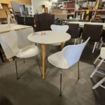 Matgrupp CPH20 + tre sjuanstolar/Reapris: 12800:-