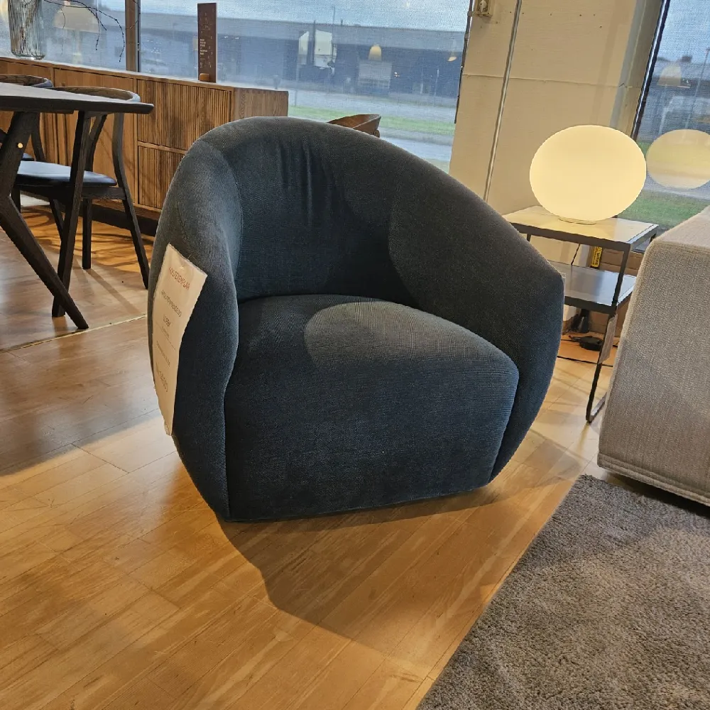 Relaterad produkt: Fåtölj Lobby från Wendelbo/Reapris: 14.500:-