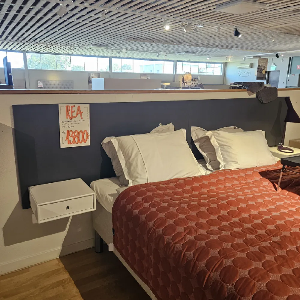 Relaterad produkt: Sänggavel med två sängbord från Montana/Reapris: 13.800:-
