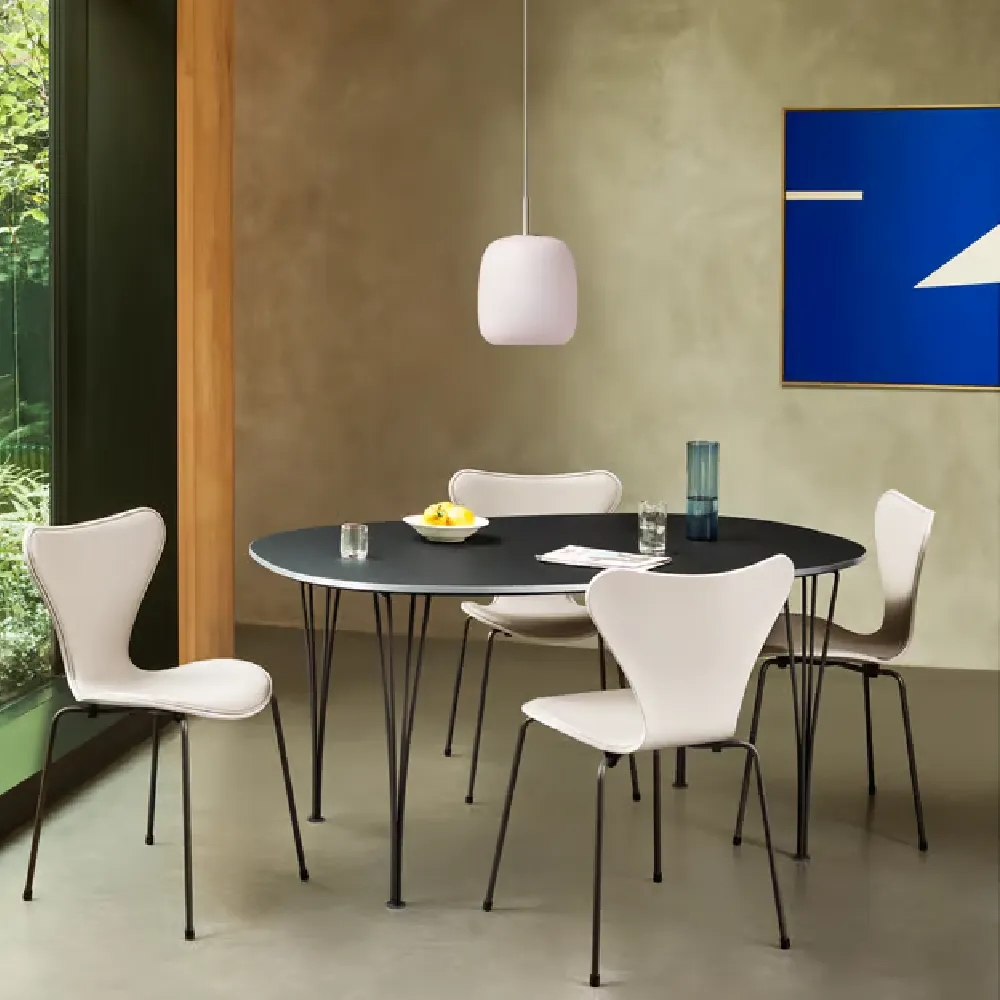 20% rabatt på matbord Superellips från Fritz Hansen