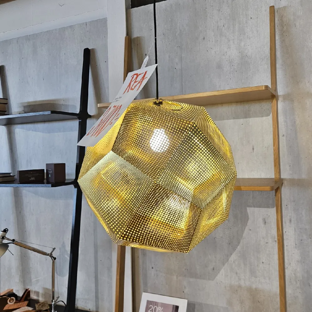 Relaterad produkt: Etch pendel från Tom Dixon/Reapris: 3.700:-