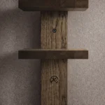 Pilaster vägghylla ek