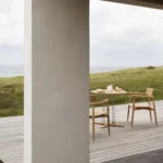 E008 Embrace matbord Ø80 cm