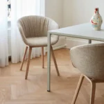 About A Chair AAC23 helklädd