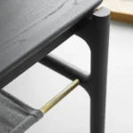 Ant sittbänk med tyghylla
