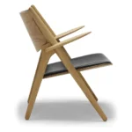 CH28P loungestol med klädd sits & rygg