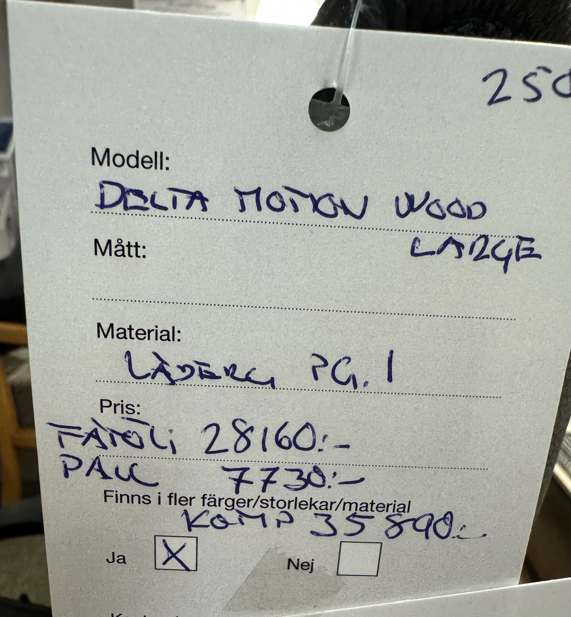 Fåtölj Delta Motion Wood Large med fotpall från Brunstad/Reapris 25500:-