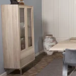 Elegant vitrinskåp