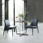E004 Embrace Chair stol
