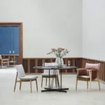 E004 Embrace Chair stol