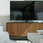 Line Burned Walnut skänk 3 dörrar ben eller sockel