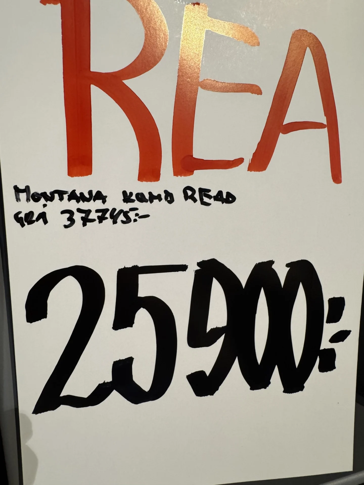 Bokhylla Read från Montana/Reapris 25900:-