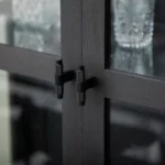 Zet vitrinskåp